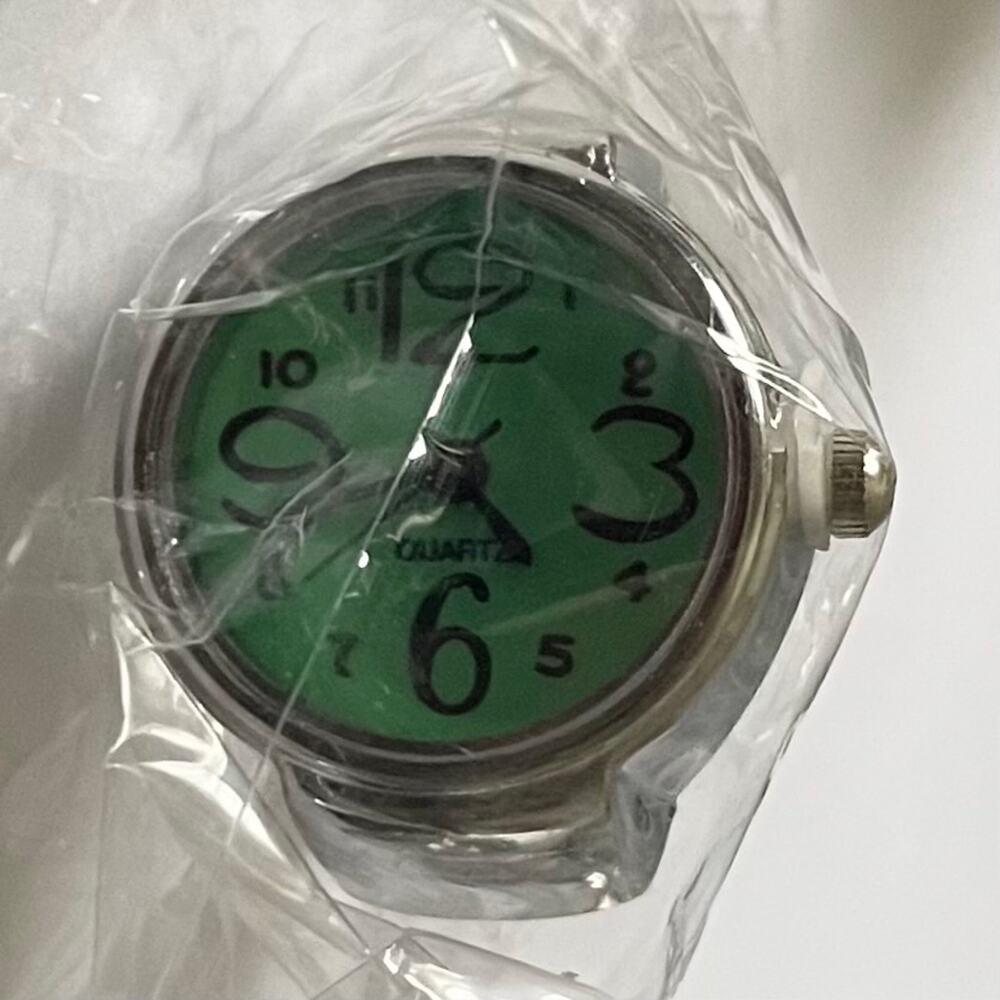 Retro Silver with Green Stainless Steel Stretch Band Quartz Movement Ring Watch